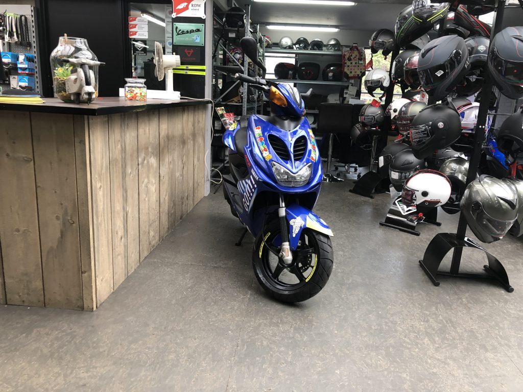 yamaha aerox rossi 45km bj2005 9851km verkocht - City Tweewielers