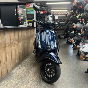 vespa sprint 45-km bromfiets bj2022 12020km verkocht