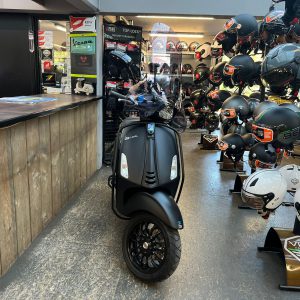 Vespa sprint notte 45km bromfiets bj2018 6130km!!! VERKOCHT