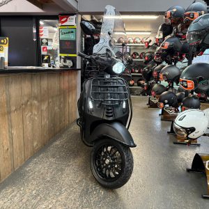 Vespa sprint 25km snorfiets bj2020 8497km verkocht