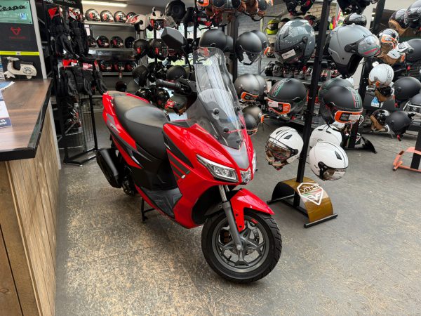 aprilia sxr 50 2205km  bj2023 verkocht - Afbeelding 2