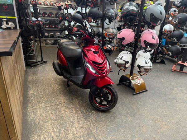 Piaggio zip sp 45km bromfiets bj2024 9200km - Afbeelding 2