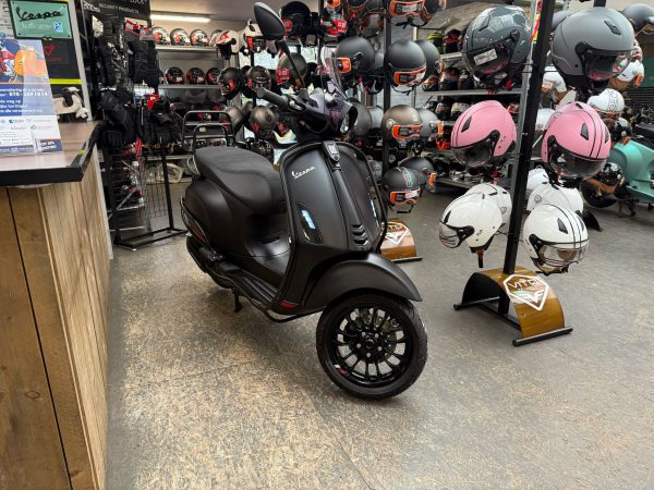 vespa sprint 45km bromfiets bj2021 6305km!!! - Afbeelding 2