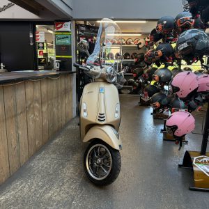 Vespa primavera snor 45km bj2018 11757km verkocht