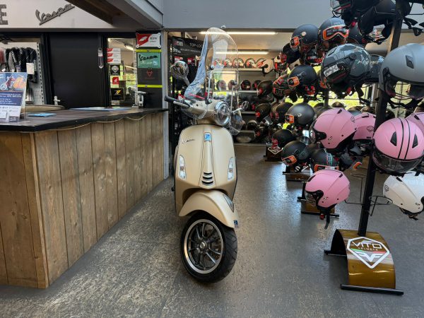 Vespa primavera snor 25km bj2018 11757km