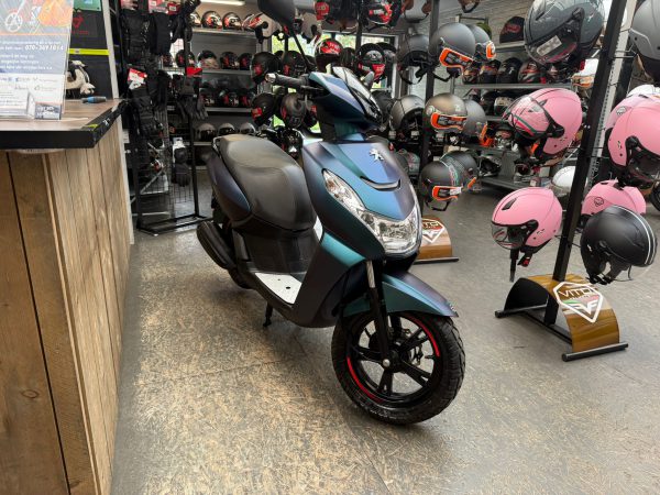 peugeot kisbee 45km bromfiets bj2020 2770km - Afbeelding 2