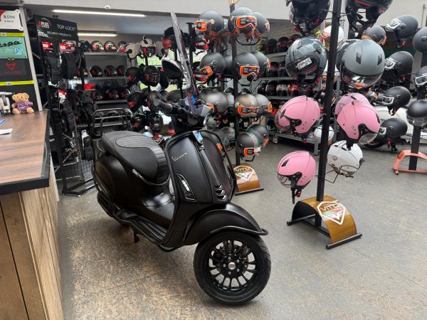 Vespa sprint 45-km bromfiets bj2019 9404km - Afbeelding 2