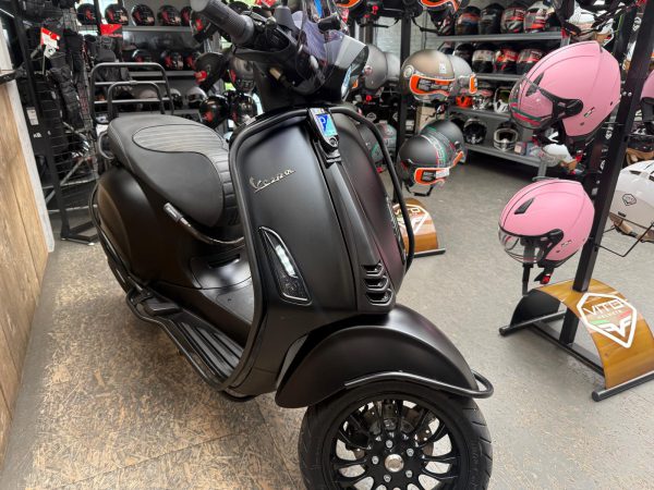 Vespa sprint 45-km bromfiets bj2019 9404km - Afbeelding 3