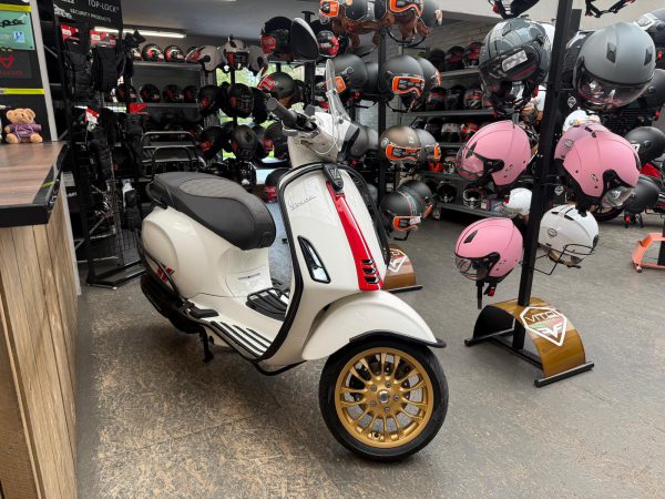 Vespa sprint 45-km bromfiets bj2021 - Afbeelding 2