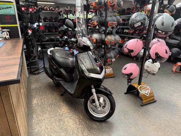 peugeot vivacity 45-km bromfiets bj2016 13687km - Afbeelding 2