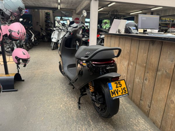 Segway E300SE  motor scooter 100% elektrische bj2024 40km!!! - Afbeelding 5