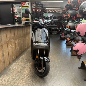 Segway E300SE  motor scooter 100% elektrische bj2024 40km!!! verkocht