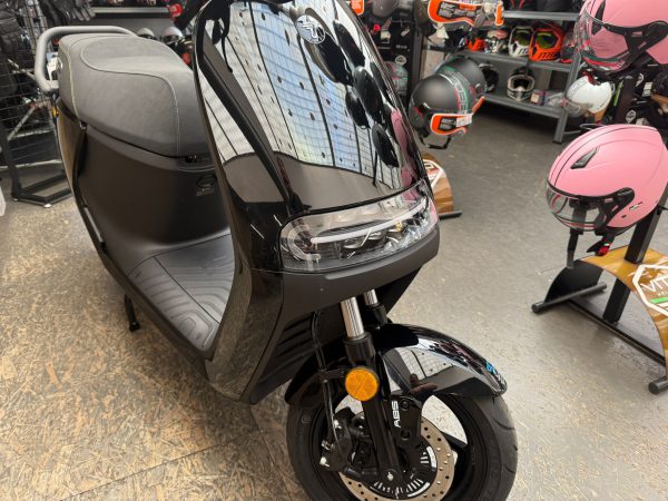 Segway E300SE  motor scooter 100% elektrische bj2024 40km!!! - Afbeelding 3