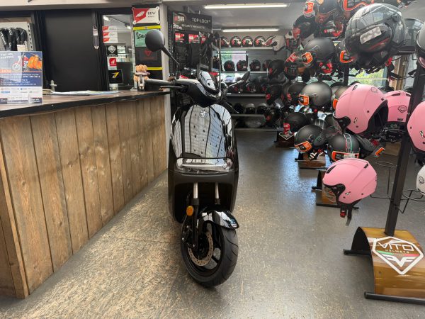 Segway E300SE  motor scooter 100% elektrische bj2024 40km!!!