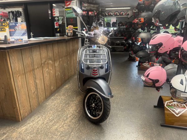 VESPA SPRINT 45-KM BROMFIETS BJ2018 968KM!!!