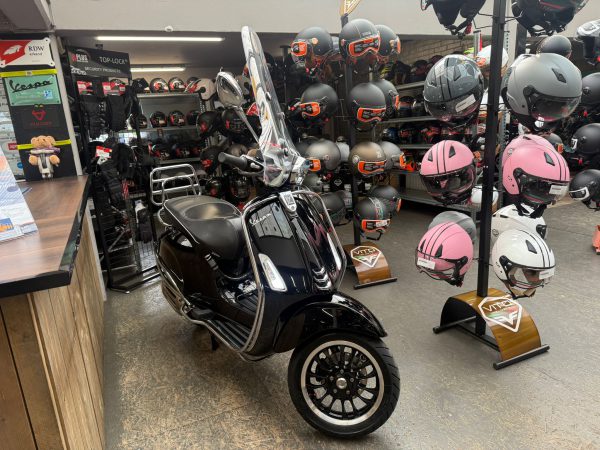 Vespa Sprint 50 45-km bromfiets bj2019 9359km - Afbeelding 2