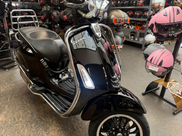 Vespa Sprint 50 45-km bromfiets bj2019 9359km - Afbeelding 3
