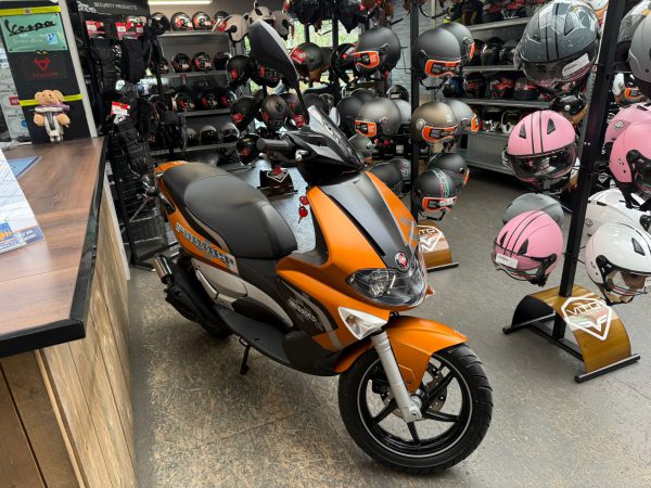 GILERA RUNNER RST 50 45-KM BROMFIETS 2-TAKT BJ2016 7410KM - Afbeelding 2