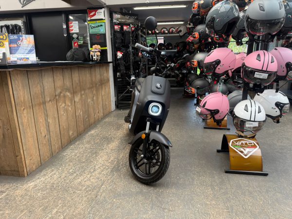 segway b110s 45km bromfiets bj2023 2365km