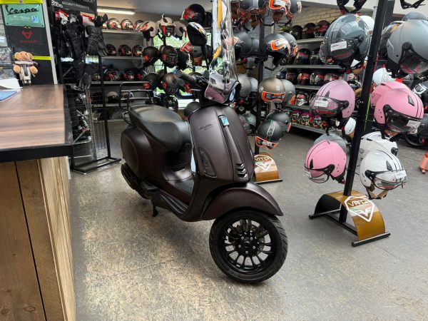 Vespa sprint 45-km bromfiets bj2022 1269km!!!! - Afbeelding 2