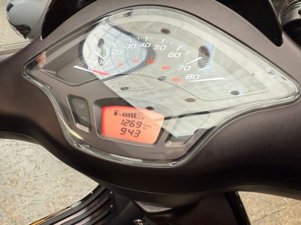 Vespa sprint 45-km bromfiets bj2022 1269km!!!! - Afbeelding 4