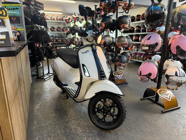 Vespa Sprint 45km bromfiets bj2015 20095km - Afbeelding 2