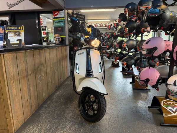 Vespa Sprint 45km bromfiets bj2015 20095km