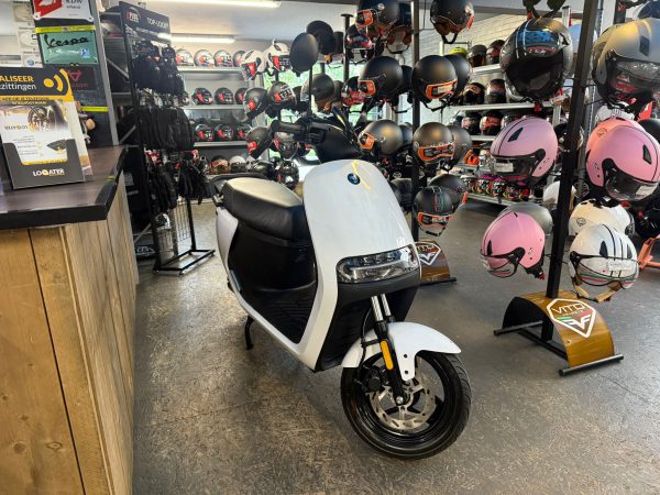 Segway E110S 45-km bromfiets 100%  elektrische bj2024 3641km - Afbeelding 2
