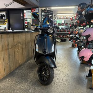 Vespa Sprint Notte 45-km bromfiets bj2020 4450km!!! verkocht