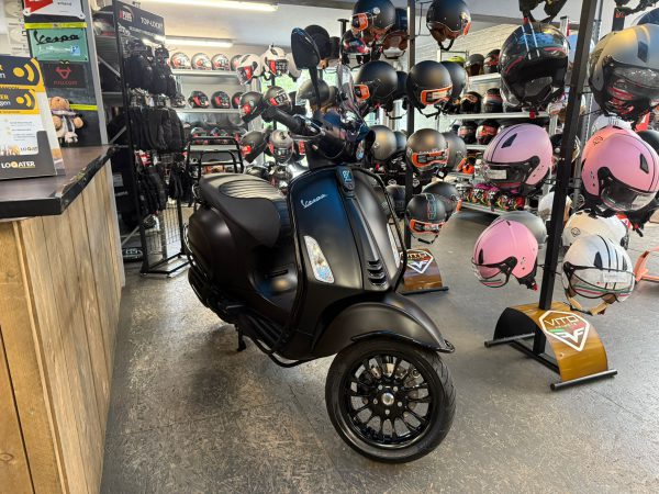 Vespa Sprint Notte 45-km bromfiets bj2020 4450km!!! - Afbeelding 2