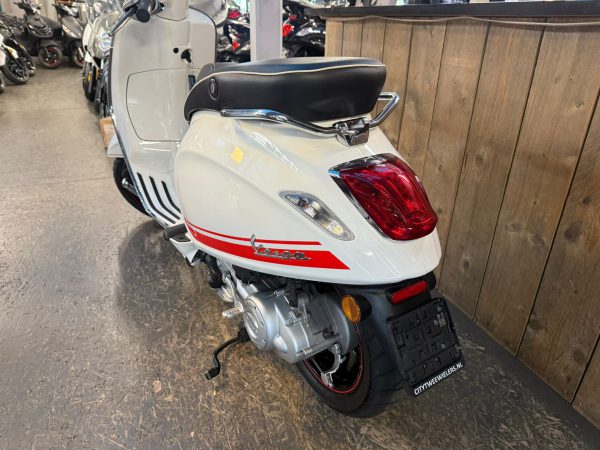 Vespa Sprint 45-km bromfiets bj2015 4579km!!! verkocht - Afbeelding 4