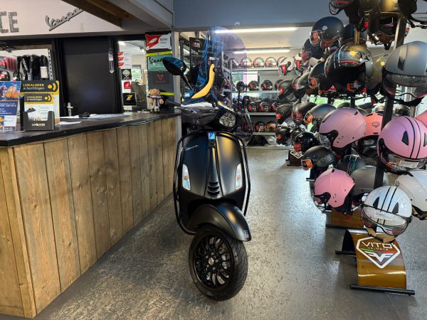 Vespa Sprint Notte 45-km bromfiets bj2020 15714km