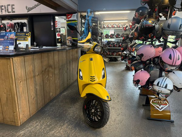 Vespa Sprint 45-km Bromfiets bj2017 8632km 80cc