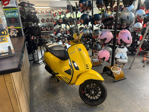 Vespa Sprint 45-km Bromfiets bj2017 8632km 80cc - Afbeelding 2