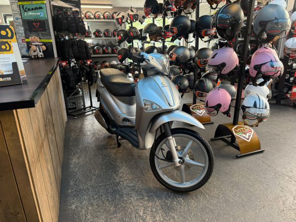 piaggio liberty 50 45-km bromfiets 14423km bj2005 - Afbeelding 2