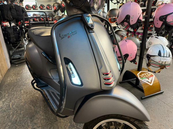 Vespa Sprint 45-km bromfiets bj2015 2163km!! - Afbeelding 3