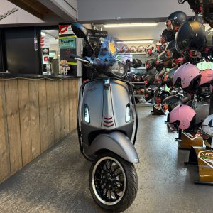Vespa Sprint 45-km bromfiets bj2015 2163km!! verkocht