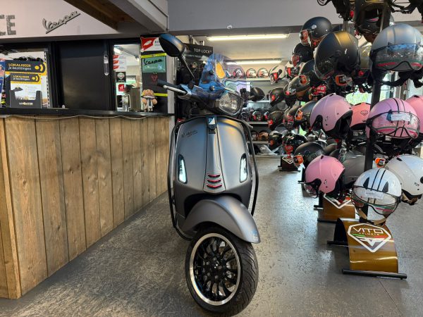 Vespa Sprint 45-km bromfiets bj2015 2163km!!
