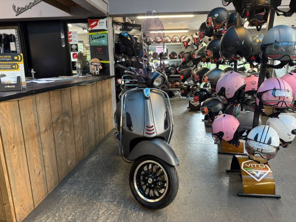 Vespa Sprint 45-km bromfiets bj2016 14622km