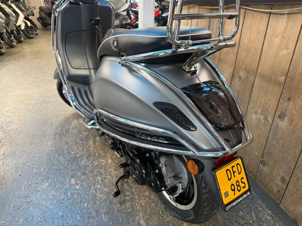 Vespa Sprint 45-km bromfiets bj2016 14622km - Afbeelding 4