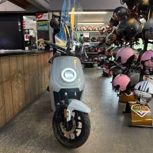 Niu MQi GT SPORT Elektrische scooter 45-km bromfiets bj2022 2256km!!! verkocht