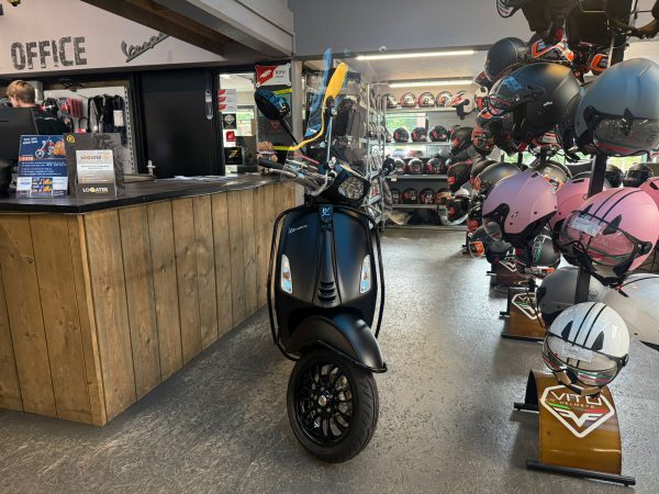 VESPA SPRINT NOTTE 45-KM BROMFIETS BJ2020 4889KM