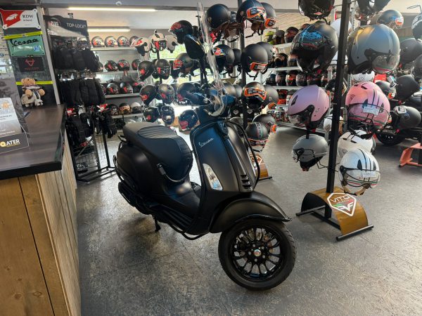 VESPA SPRINT NOTTE 45-KM BROMFIETS BJ2020 4889KM - Afbeelding 2