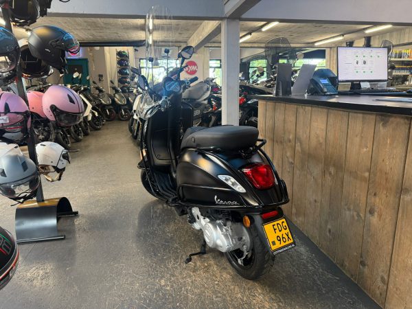 VESPA SPRINT NOTTE 45-KM BROMFIETS BJ2020 4889KM - Afbeelding 4