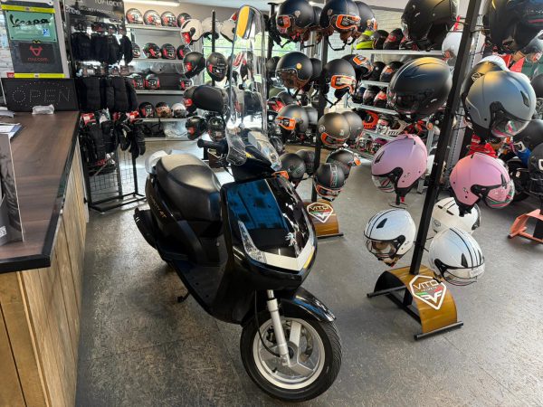 peugeot vivacity 45-km bromfiets bj2016 14128km - Afbeelding 2