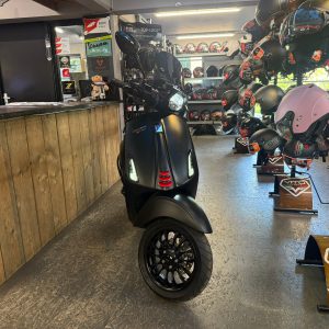 Vespa sprint 45-km bromfiets bj2020 7432km!!! VERKOCHT