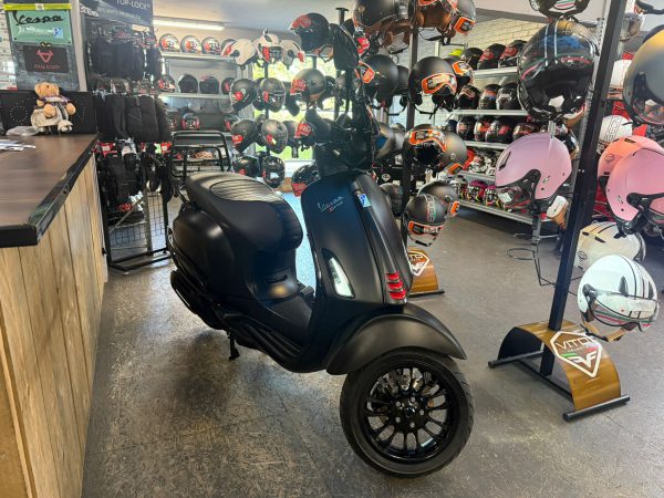 Vespa sprint 45-km bromfiets bj2020 7432km!!! - Afbeelding 2