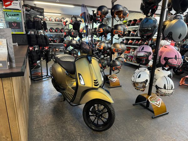 VESPA PRIAMVERA 45-KM BROMFIETS BJ2021 405KM!!!! ALS NIEUW - Afbeelding 2