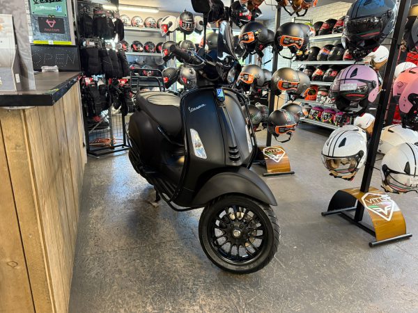 Vespa Sprint 45-km bromfiets bj2019 10045km - Afbeelding 2