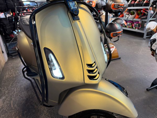 VESPA PRIAMVERA 45-KM BROMFIETS BJ2021 405KM!!!! ALS NIEUW - Afbeelding 3